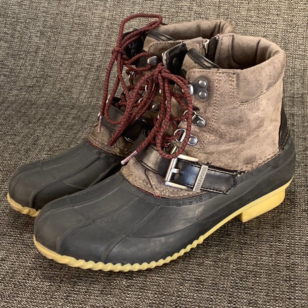 Tommy Hilfiger Duck Boots - Womans 9 - waterproof ankle insulated rain snow